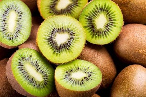 sliced kiwi fruits